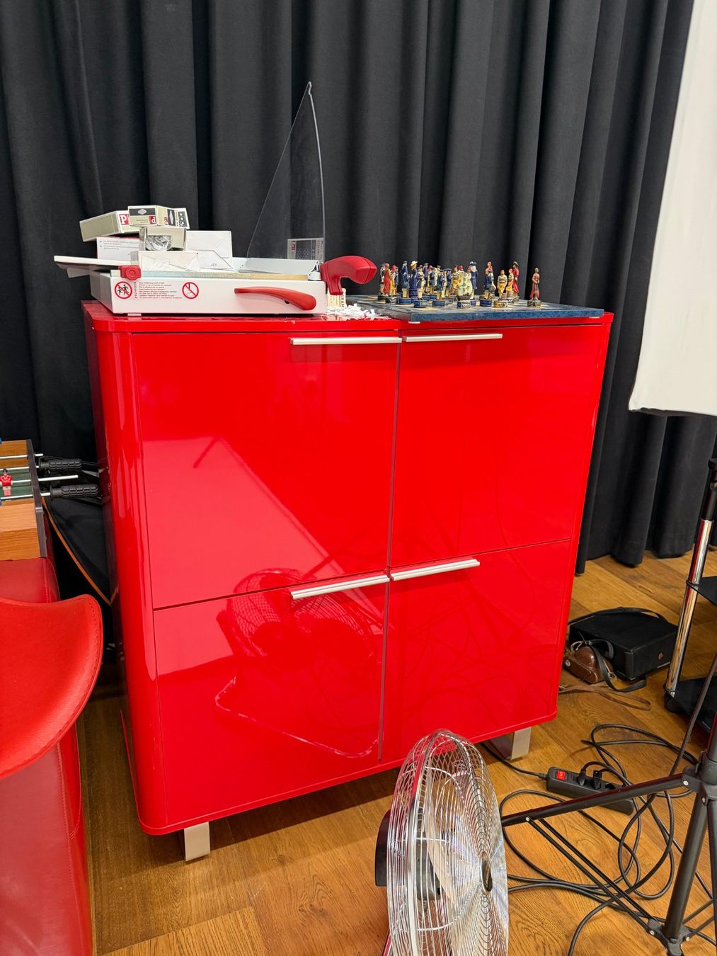 Cassettiere: Design-Kommode / Sideboard Hochglanz Rot – Usato da Olten venduto da antonio.troia