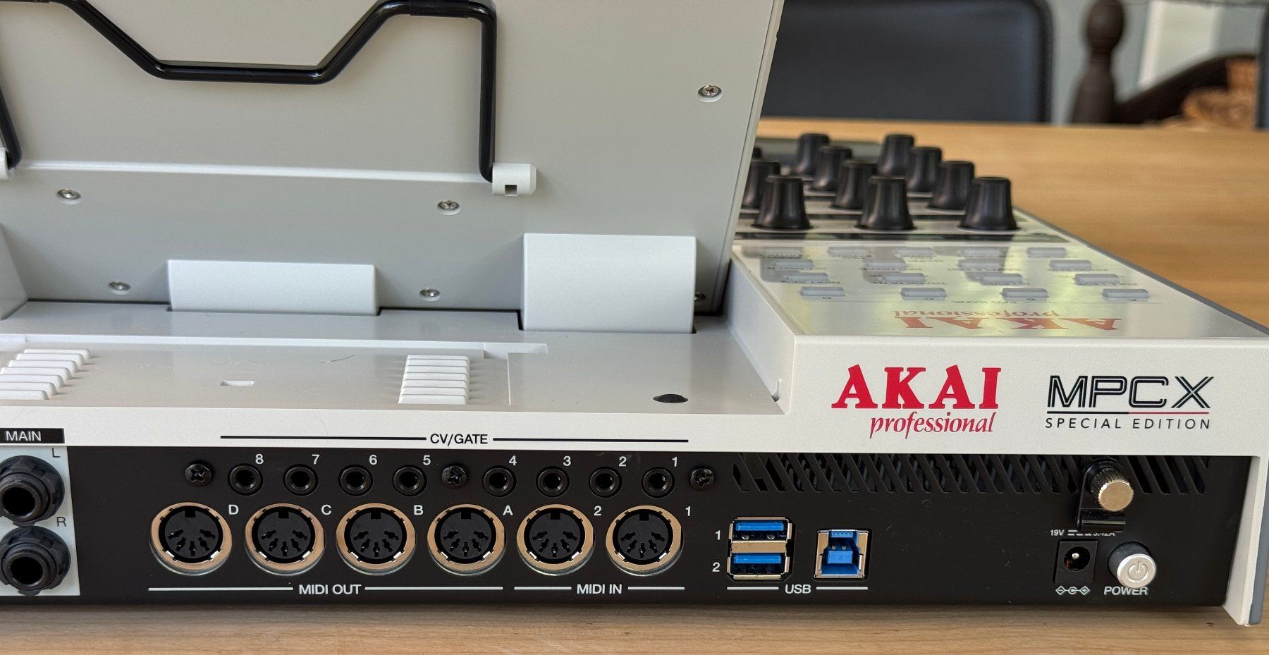 Akai Strumenti musicali: Akai Pro MPC X Special Edition SE mit SSD – Usato da Thun venduto da Jgantch 5