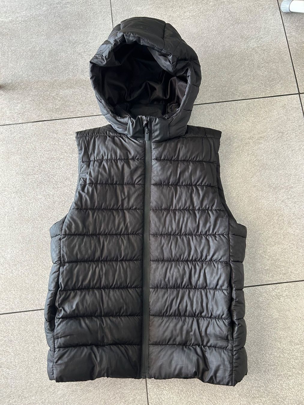 H&M Altro abbigliamento per bambino: weste / gilet léger NOIR Gr.170 – Usato da Arbedo venduto da nadia1973