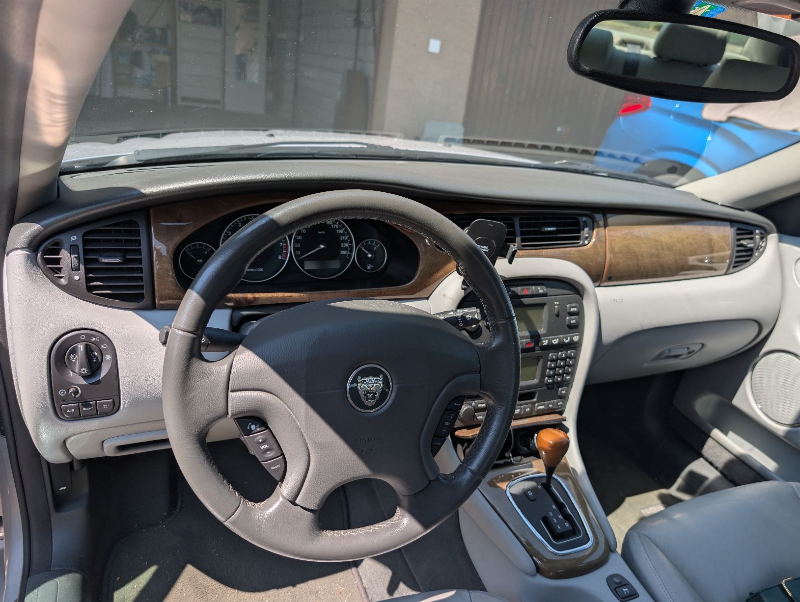 Jaguar Autos: Jaguar X-Type Silber Unfallfahrzeug – Defekt aus Hondrich von kab_6qyz 7
