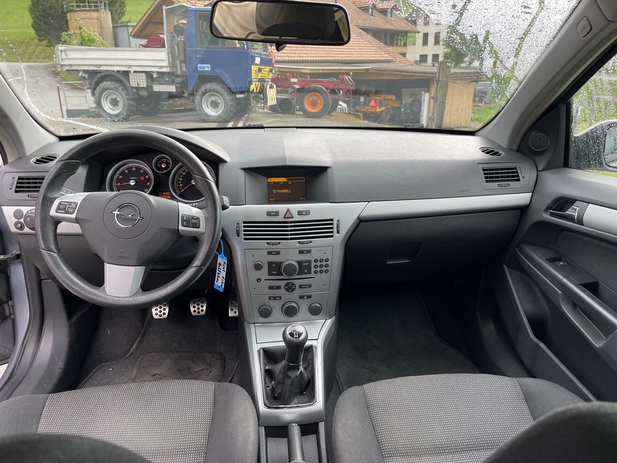Opel Automobili: OPEL ASTRA H 18 OPC Line – Usato da Spiez venduto da bertula 5