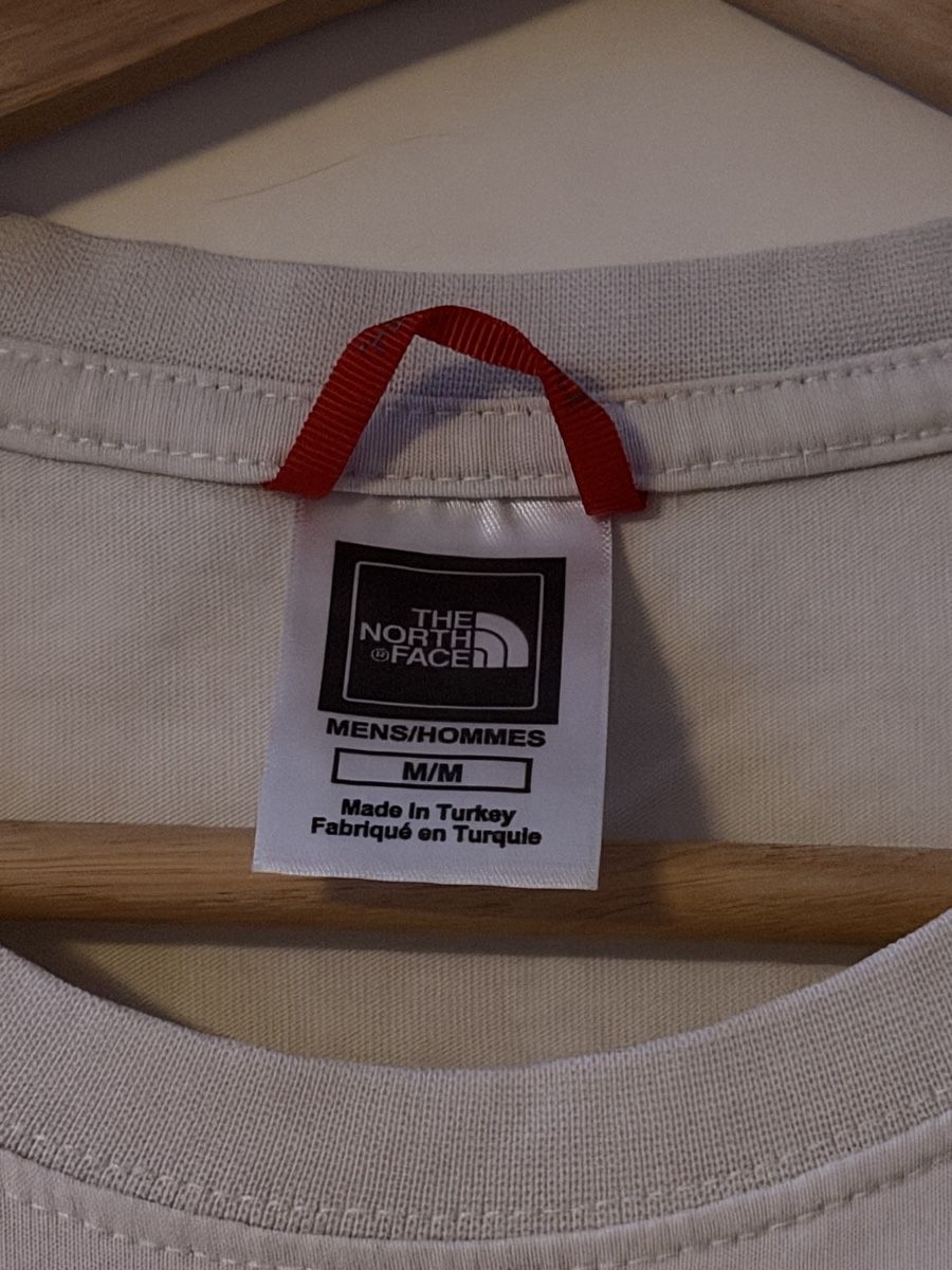 North Face T-shirt: T-shirt The North Face, Taille M – Usato da Boudry venduto da LuigiLoot 2
