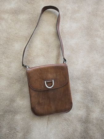 Vintage Brown Leather Shoulder Bag - Classic Style 