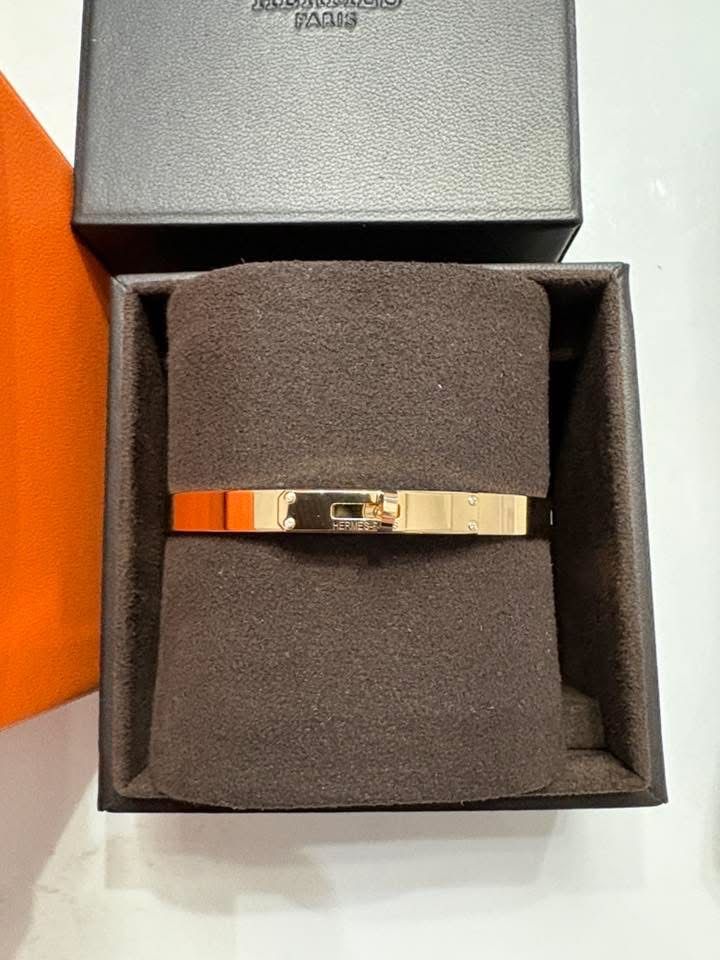Hermès Bracciali & Braccialetti: Hermes kelly armreif neu – Nuovo e nell'imballaggio originale da Kilchberg ZH venduto da cruella