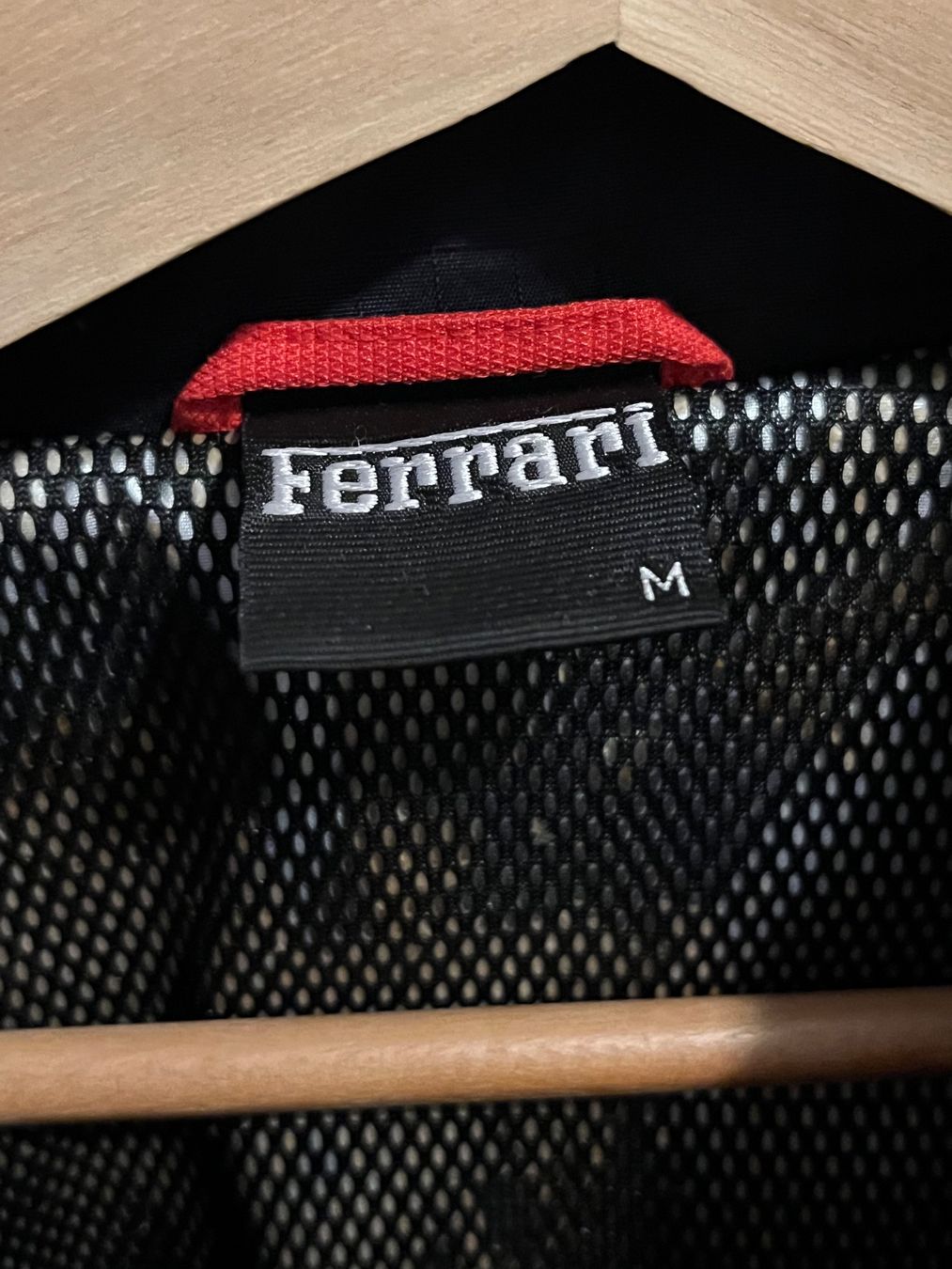 Ferrari Giacche: Ferrari Jacke - Shell Magnetti Marelli – Usato da Bern venduto da BigBeat 4