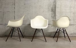 1 (von 2) armchairs . charles & ray eames . vitra