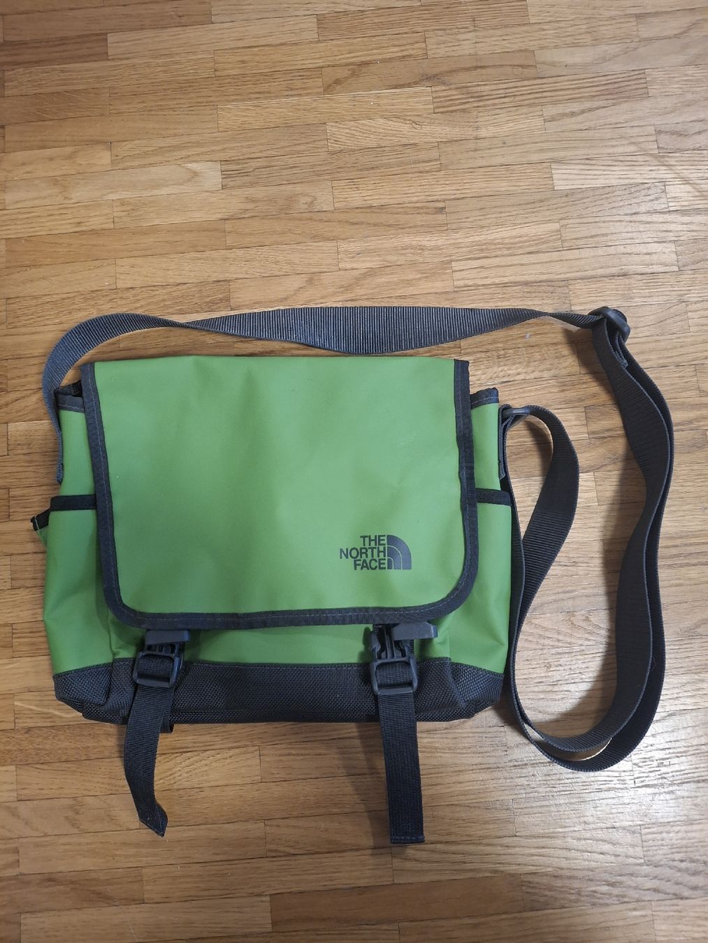 North Face Borse: The North Face Messenger Bag vintage – Nuovo (secondo la descrizione) da Lausanne venduto da ael_f6f6