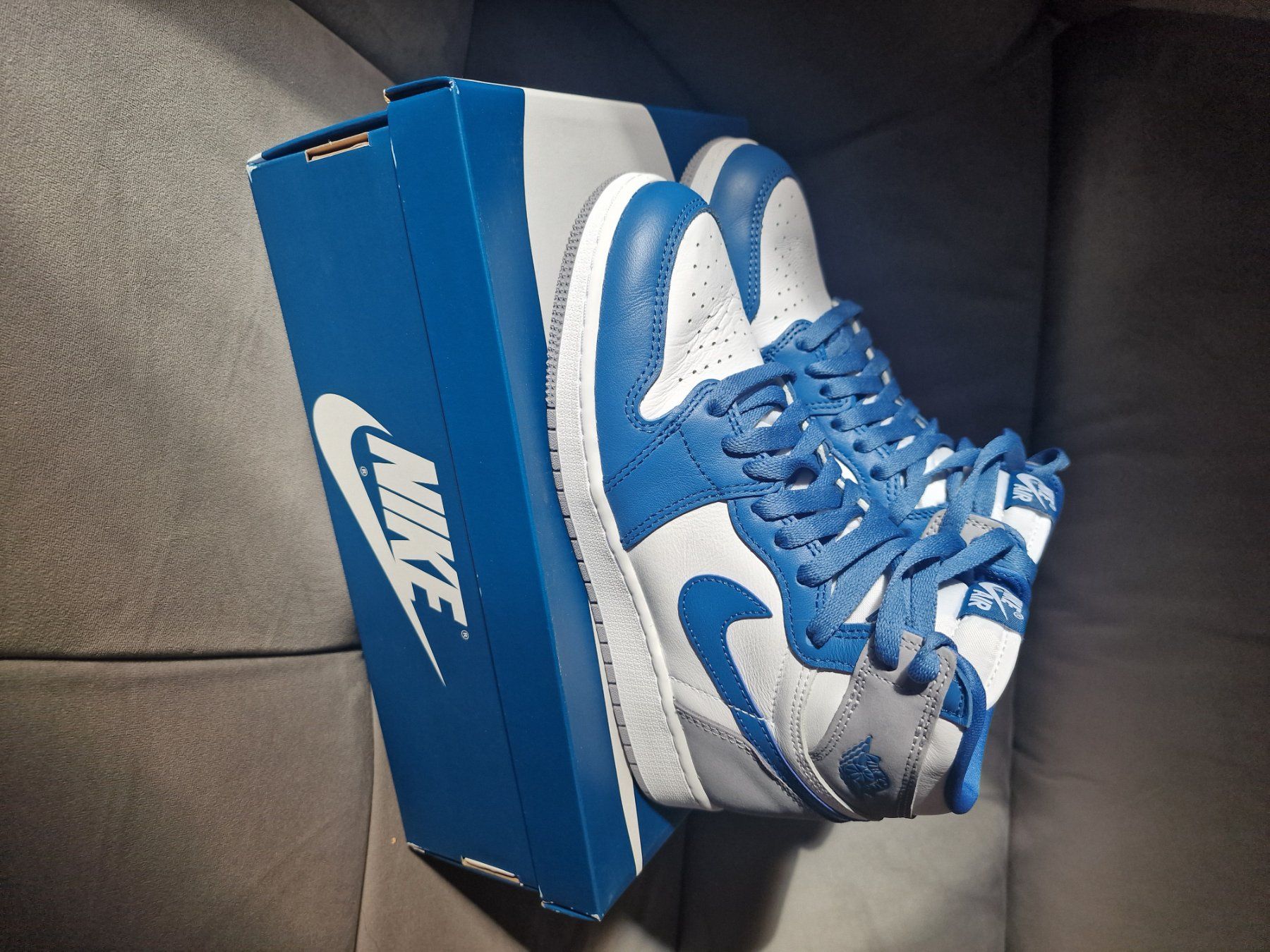 Jordan Scarpe da donna: Air Jordan 1 Mid bleu Taille 38 – Usato da Vuisternens-Ogoz venduto da Gwen1109 2