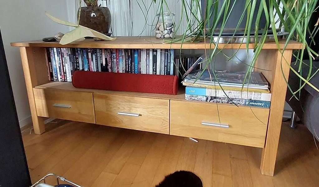 Mobili TV: Meuble TV en bois massif – Usato da Satigny venduto da Niceloutre