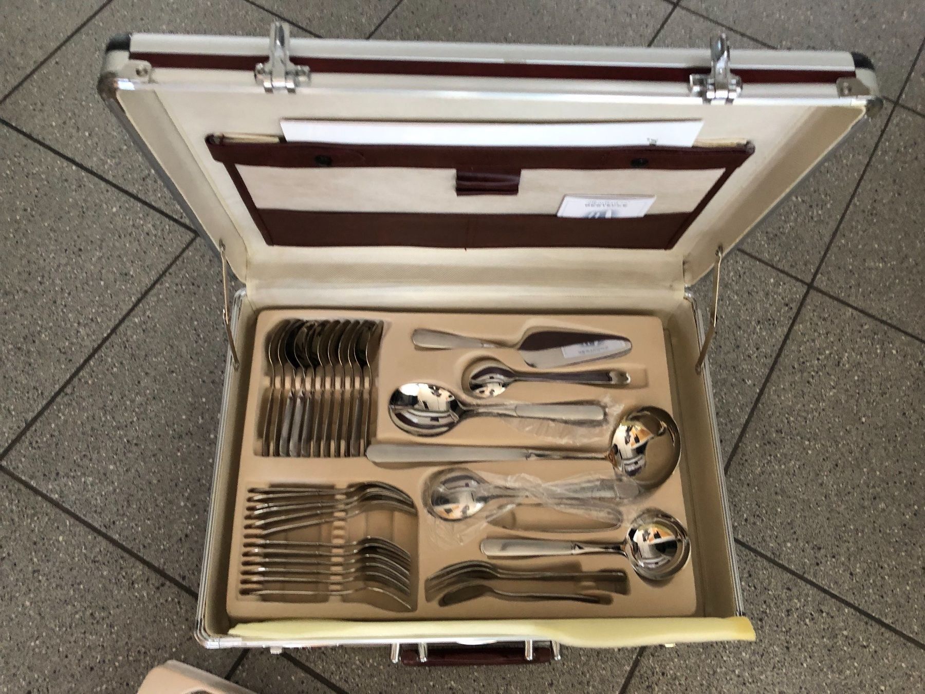 Set di posate: Besteck-Set 72-teilig Röslein Miami – Nuovo (secondo la descrizione) da Liestal venduto da FlomiVivi 2