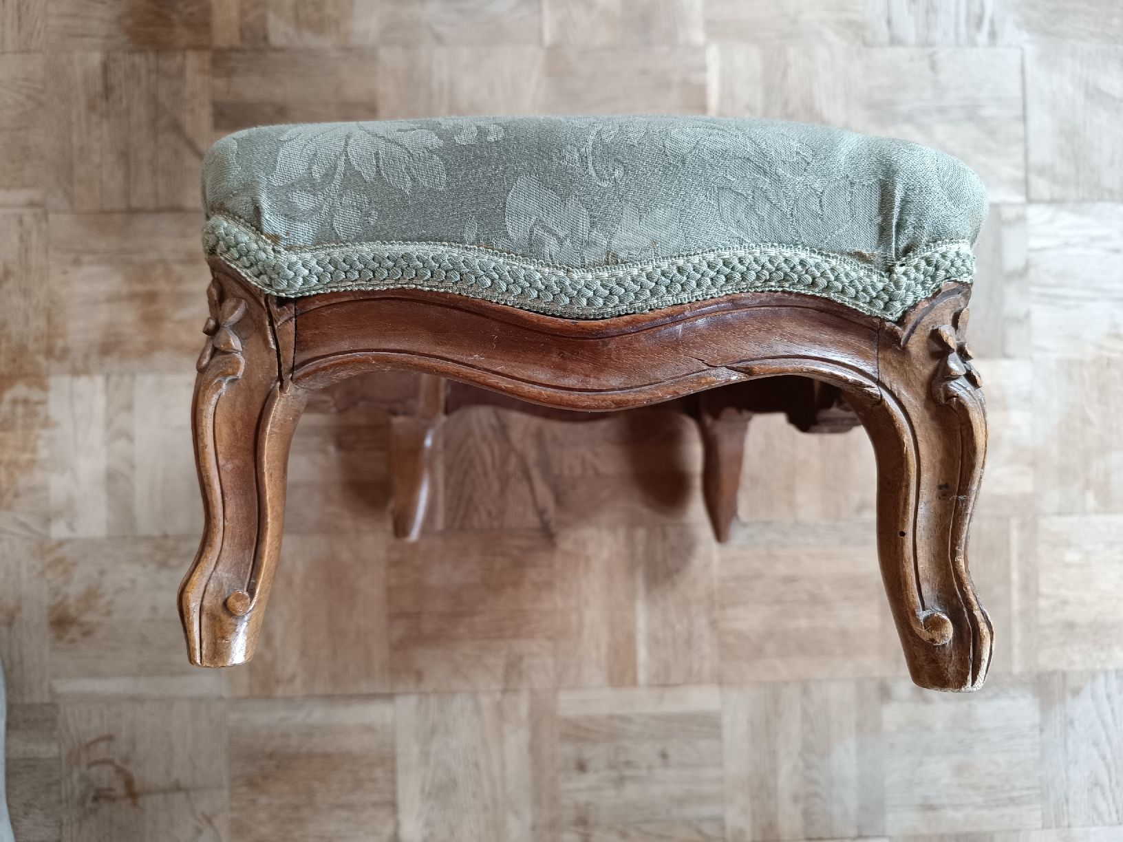 Articoli in legno: Repose-pied style Louis XV – Usato da Cossonay-Ville venduto da Aryann34 1