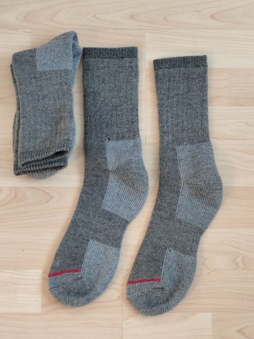 Calze: 2 Paar graue Socken, Wandersocken – Nuovo (secondo la descrizione) da Eschenbach LU venduto da Orchi