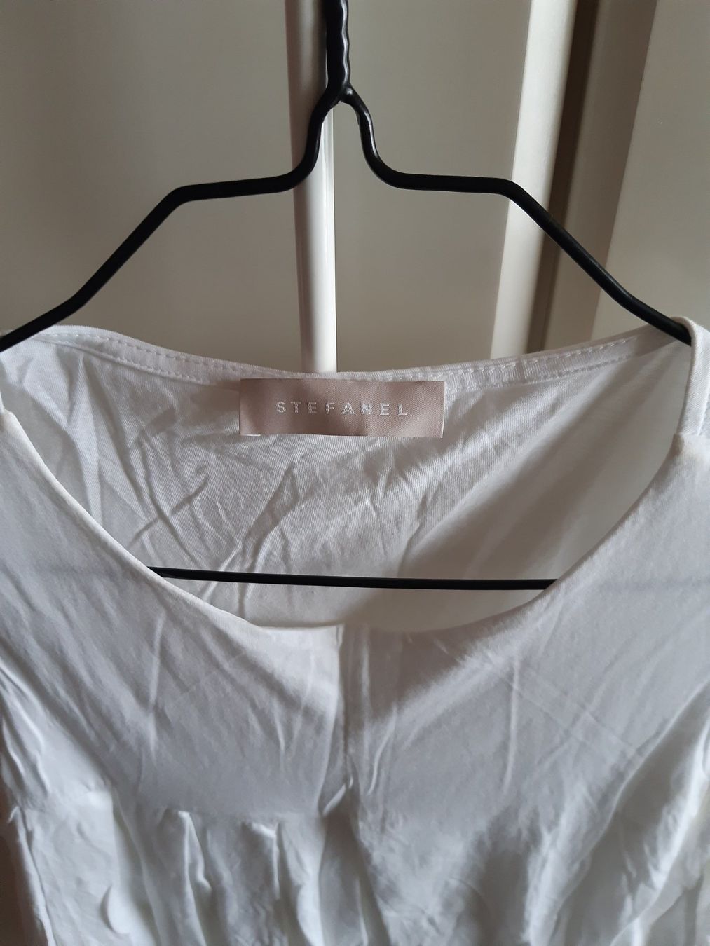 Stefanel Top: STEFANEL - débardeur blanc XS – Usato da Cressier - NE venduto da bloomydays 2