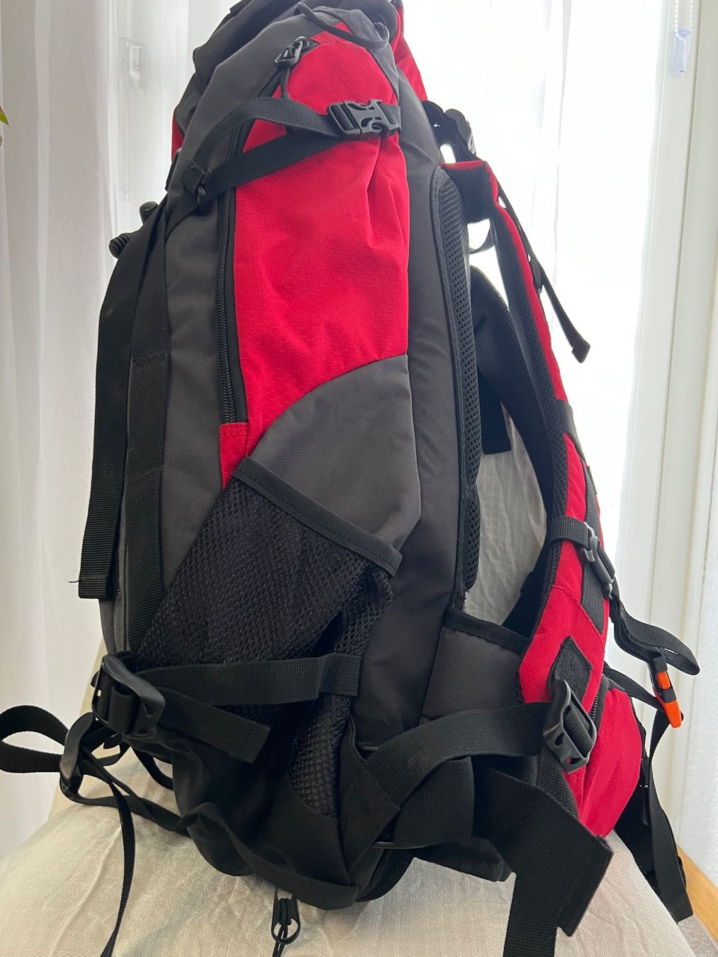 Hi-Tec Zaini: Rucksack HI-TEC. – Usato da Langenthal venduto da langenthal333 4