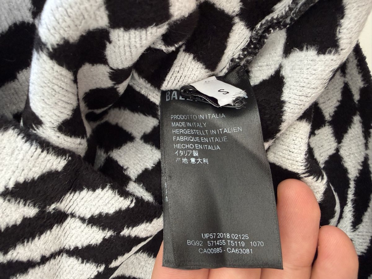 Balenciaga Maglioni & Felpe: Balenciaga Pullover schwarz weiss gemustert Grösse S – Nuovo (secondo la descrizione) da Bülach venduto da mrt_m2tm 3