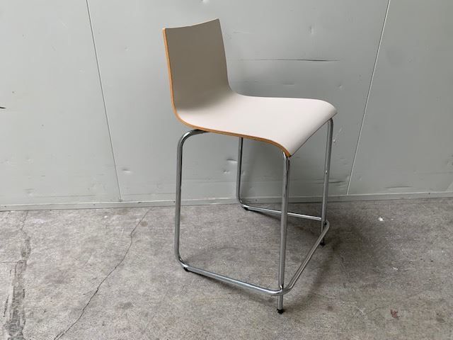 Sedie per ufficio: Hocker mittlere Höhe Creme Farbe – Usato da St. Gallen venduto da MSMoebelhandel 4