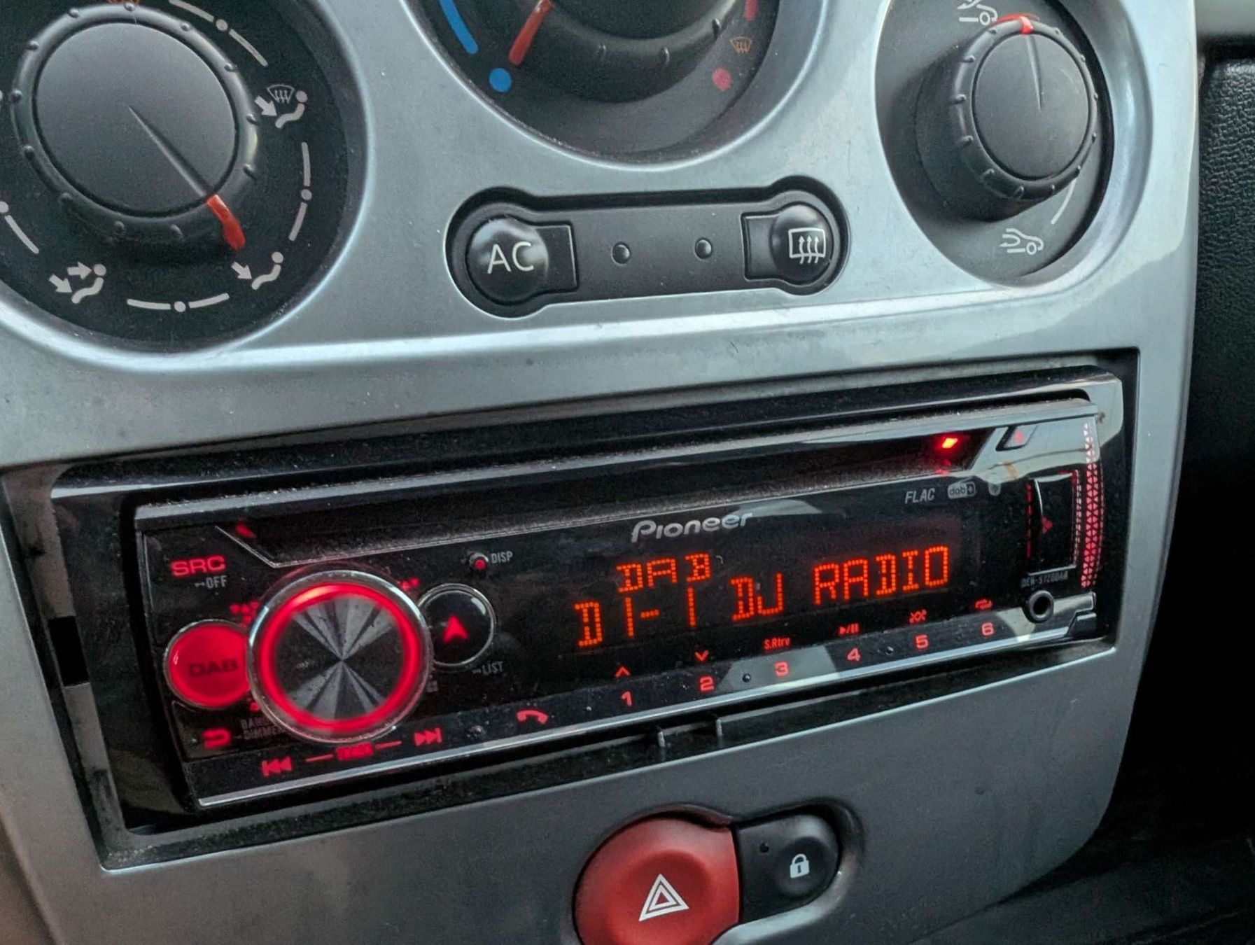 Renault Autos: Renault Clio 3 Sport RS – D'occasion à Birr par Glu01 7