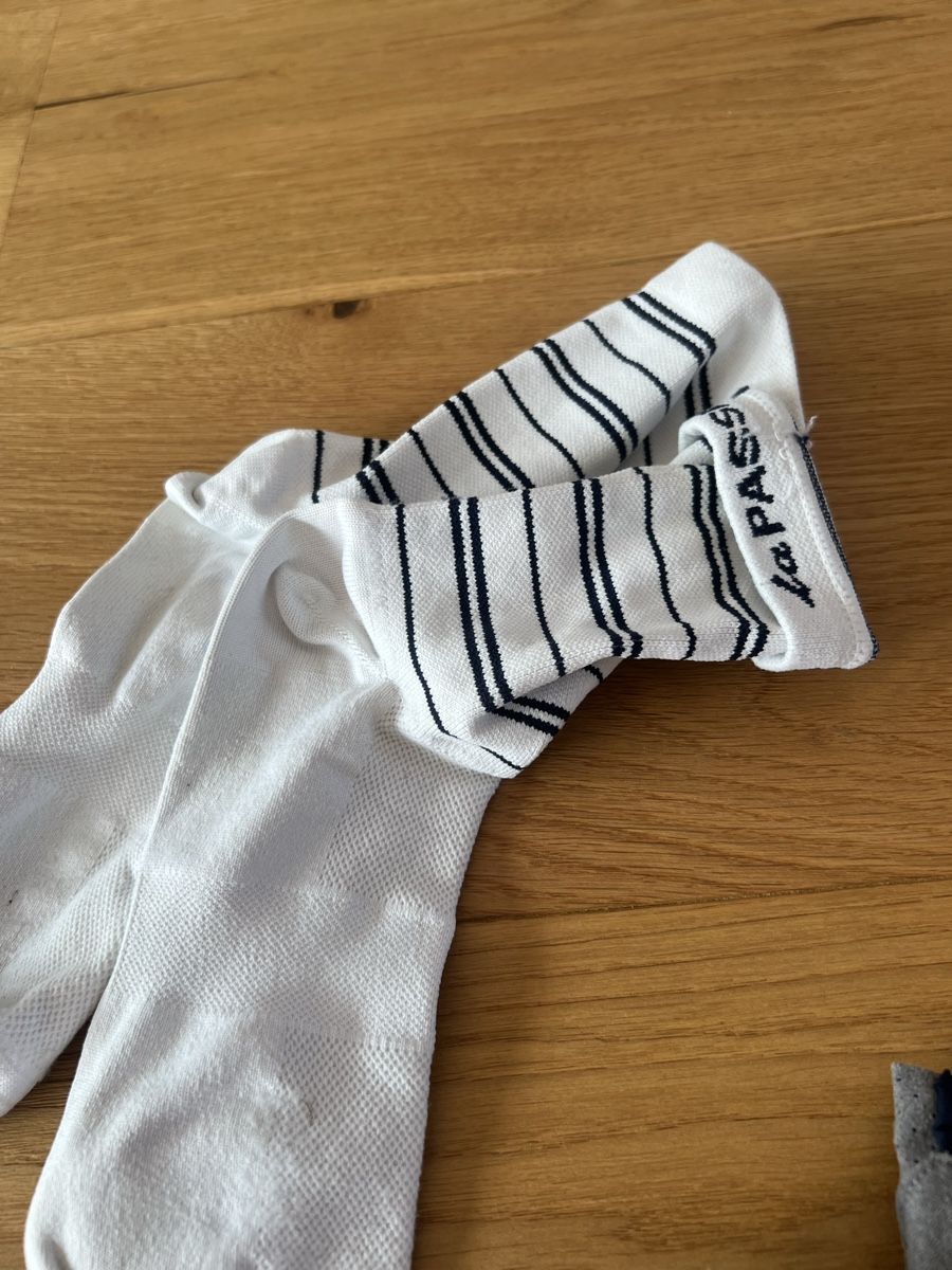 Lotti di vestiti: Radsport Set: Socken & Handschuhe – Usato da Luzern venduto da sydney01. 1