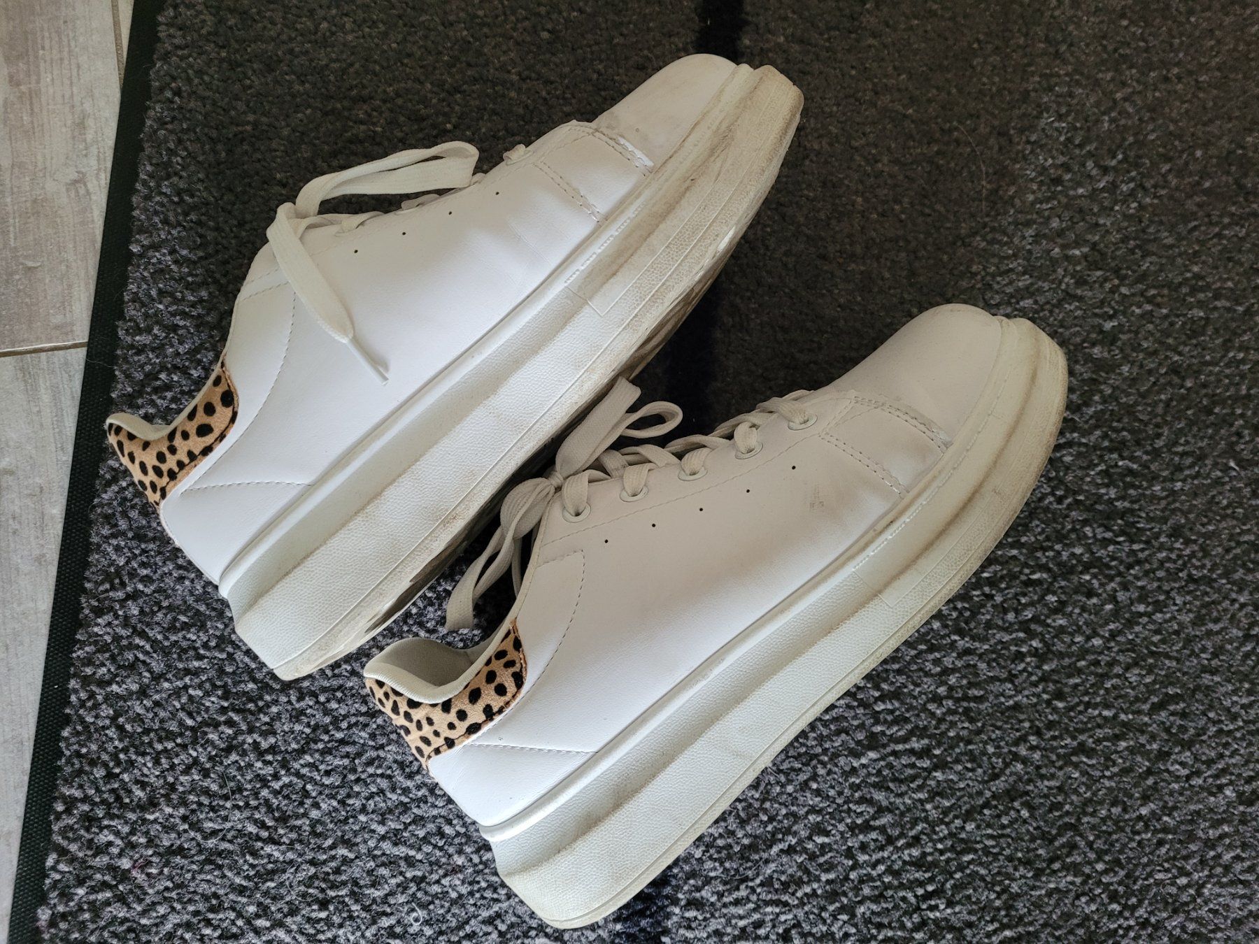Scarpe da donna: Sneaker 40 – Usato da Giubiasco venduto da A.B00 1
