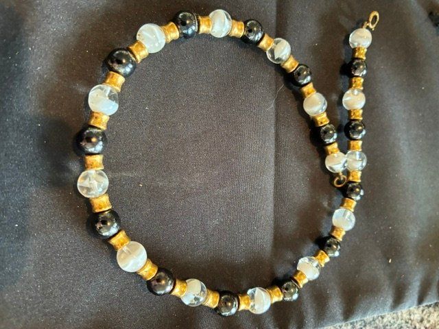 Catenine: collier avec hématites et perles dorés – Usato da Evilard venduto da nenette01