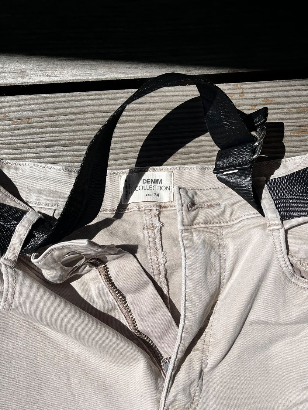 Pantalons: Cargohosen beige Grösse 34 mit Gurt – D'occasion à Gommiswald par RiLiMa 1