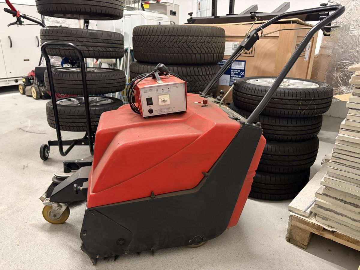 Hako Tutte le macchine: Hako Hamster 700e Wischmaschine – Usato da Safenwil venduto da Marlboro6