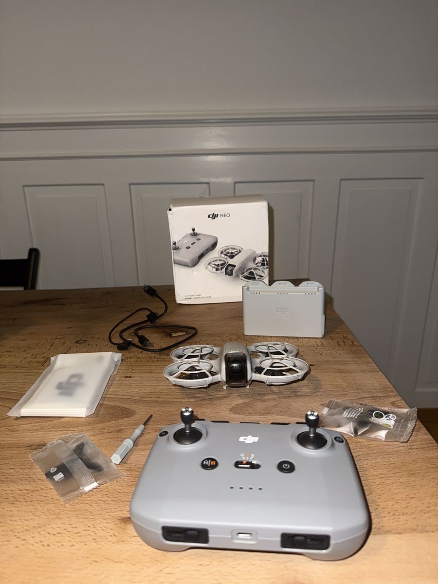 DJI Modellismo RC: DJI Neo Fly More Combo – Usato da Bülach venduto da leo_86q2