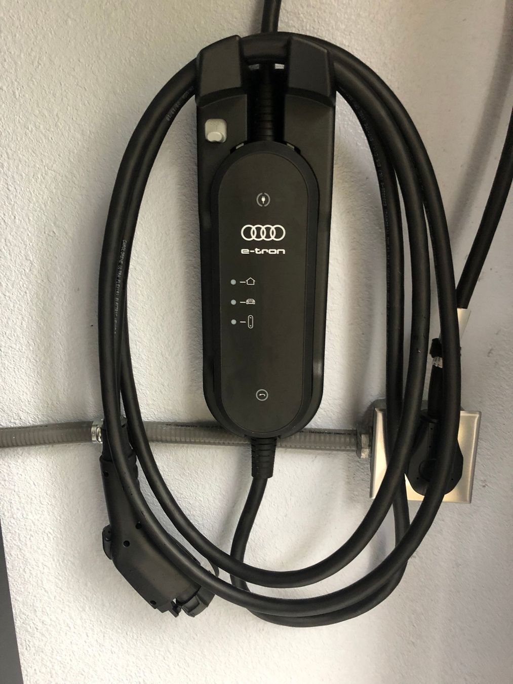 Caricabatterie: Supporto Wallbox Audi Porsche Skoda – Usato da Montagnola venduto da mgr77