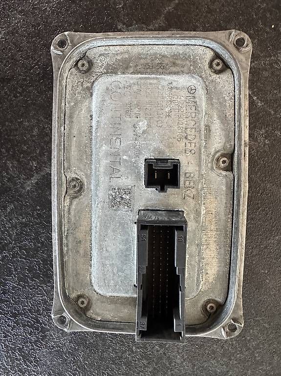 Toutes les pièces auto: Boîtier de commande de phare Mercedes  – D'occasion à Vouvry par gra_vtp7
