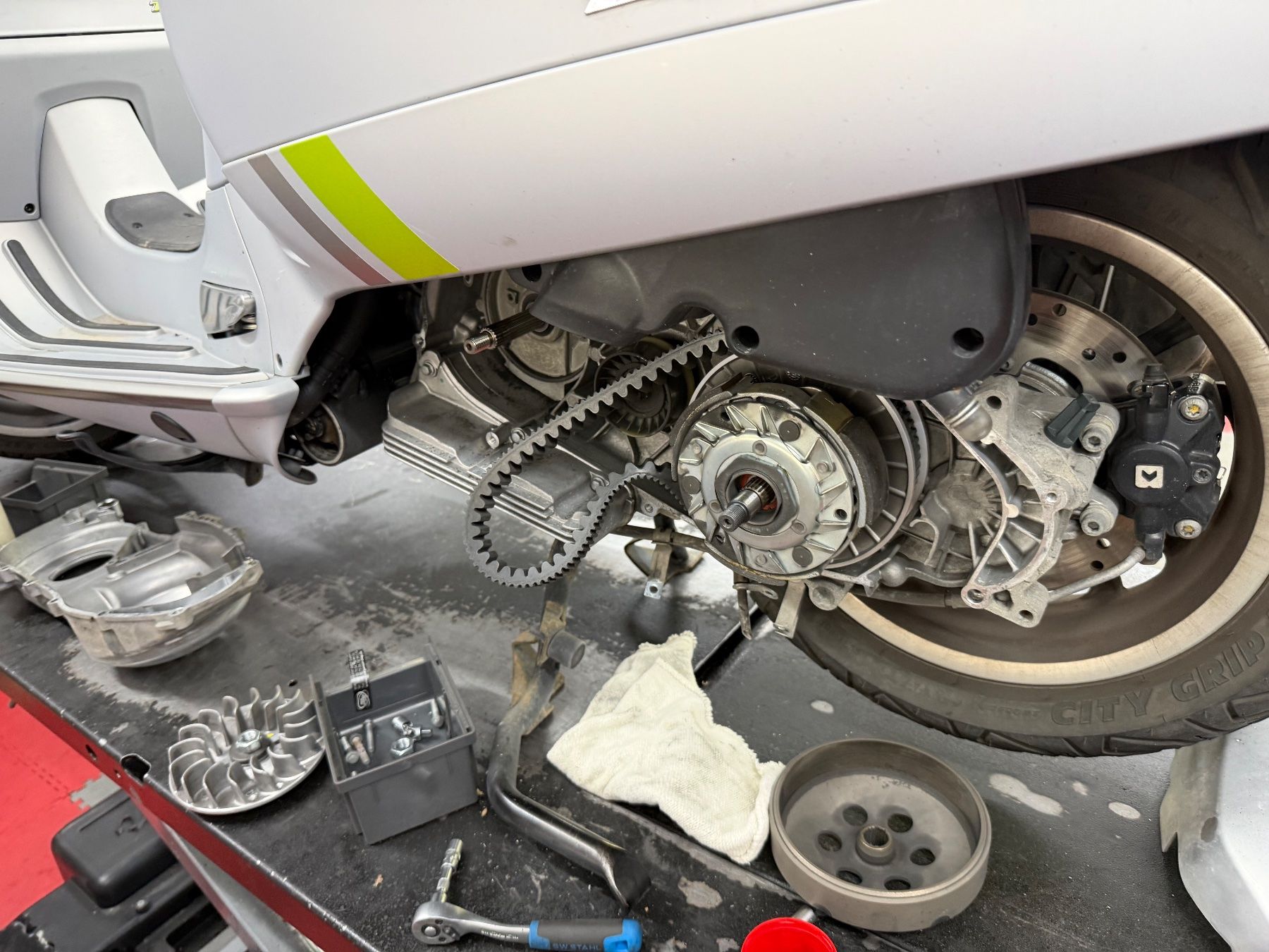 Vespa Scooters: Vespa Piaggio 300 GTS Super Tech – D'occasion à Kaisten par Altobello 5