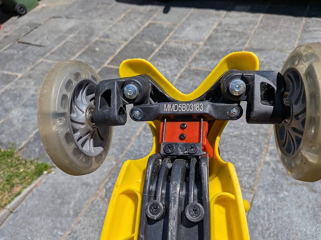 Micro Kickboard: Micro Mini Scooter mit LED Räder – Usato da Kloten venduto da Beeway 2