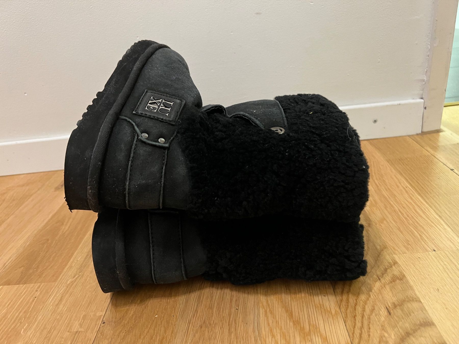 Ugg Scarpe da donna: LUXE AUSTRALIA Uggs Stiefel Boots Gr 38 – Usato da Ebmatingen venduto da dartim 1