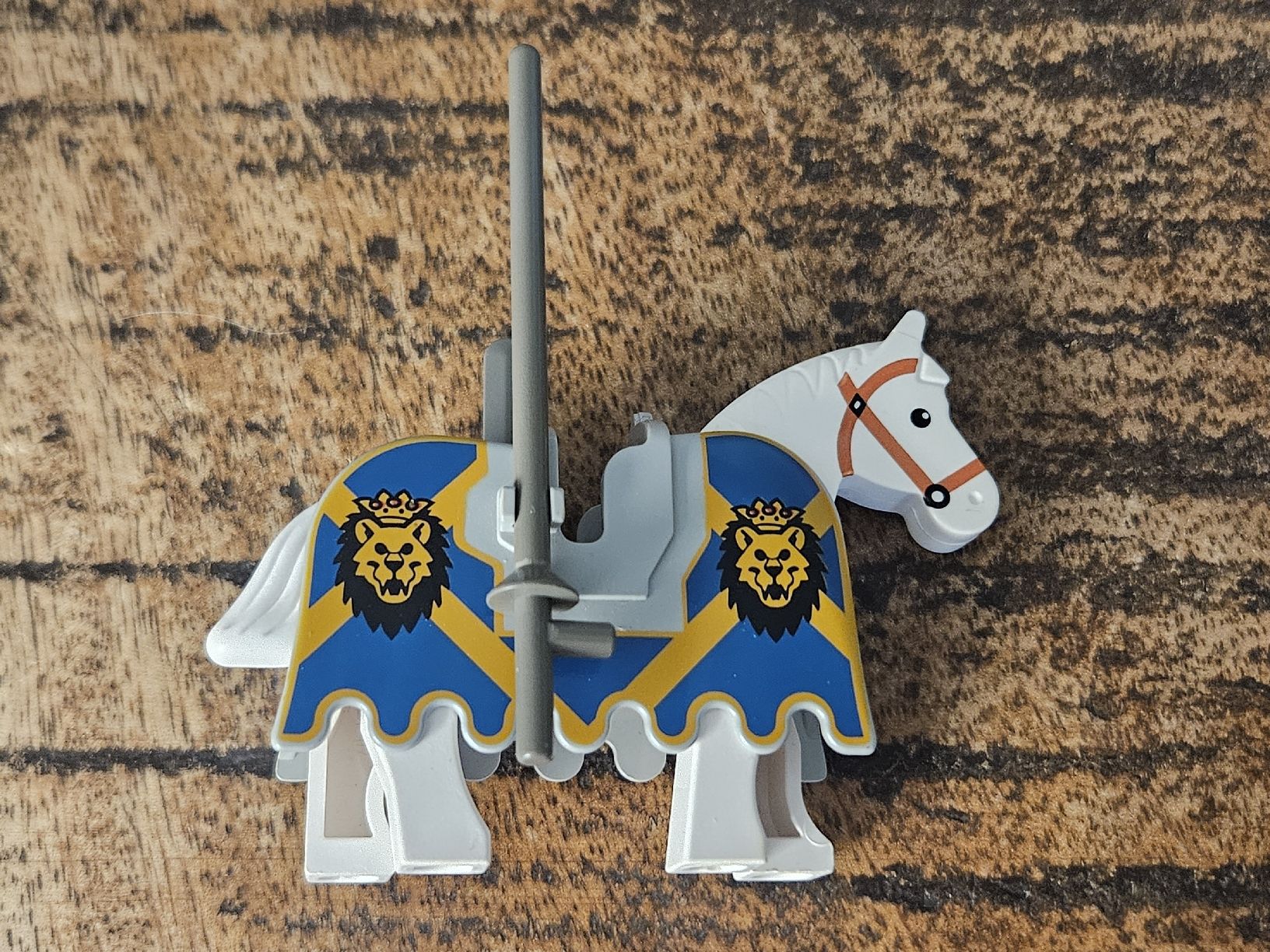 Lego Kit di costruzioni: lego 2490px4 avec accessoires et son cheval  – Usato da Confignon venduto da Ecrofigs 2