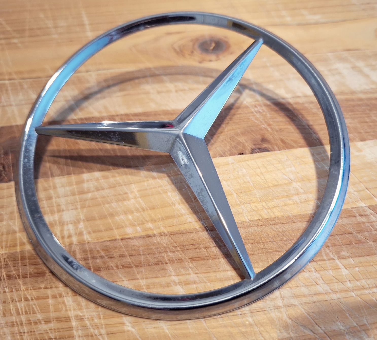 Mercedes-Benz Tutti pezzi di ricambio auto: Mercedes Benz W123 Emblem – Usato da Triesen venduto da BLACKSHEEP75 1