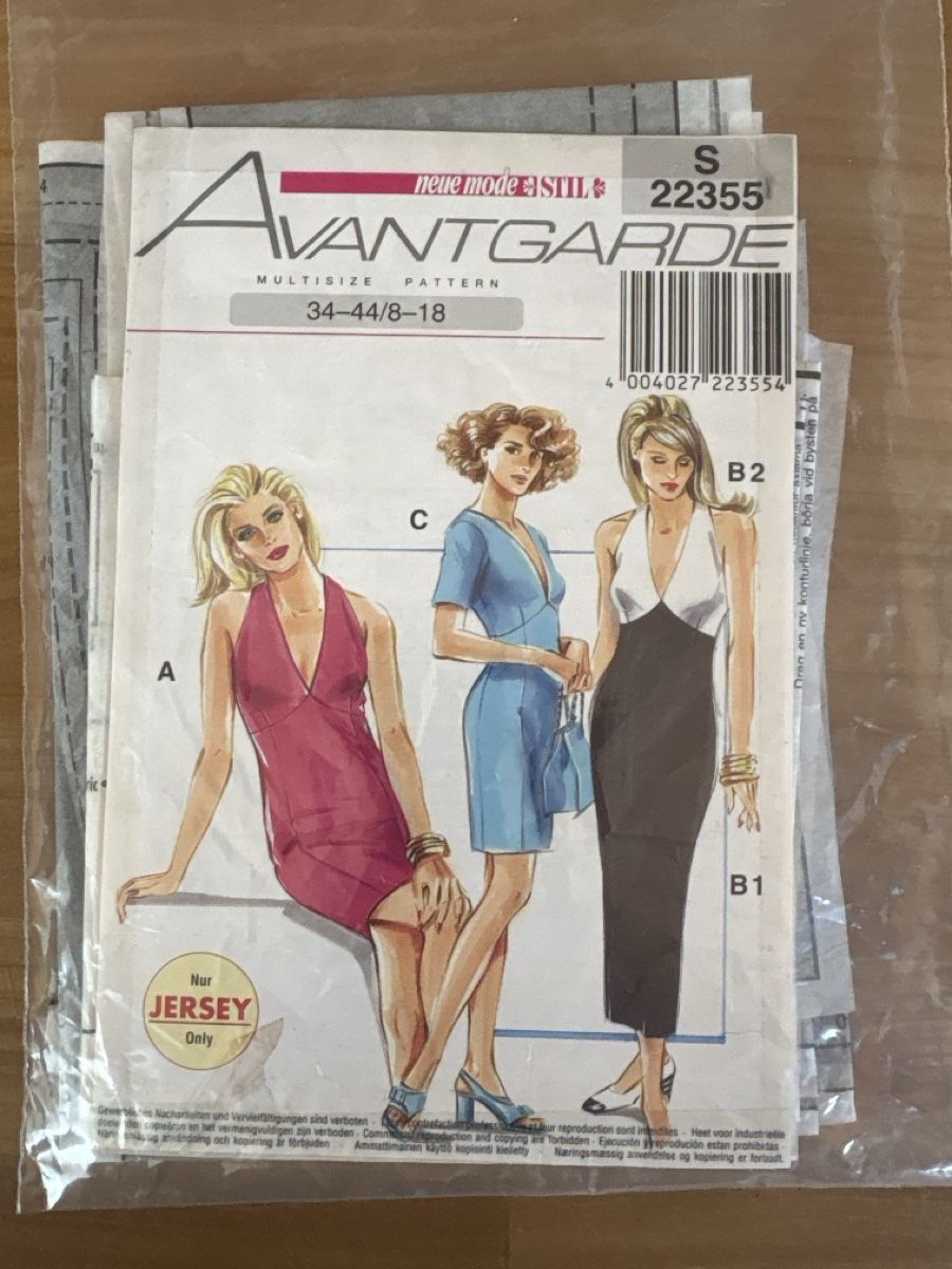 Cartamodelli: Schnittmuster für Damen Kleid – Usato da Rümlang venduto da euqinom16