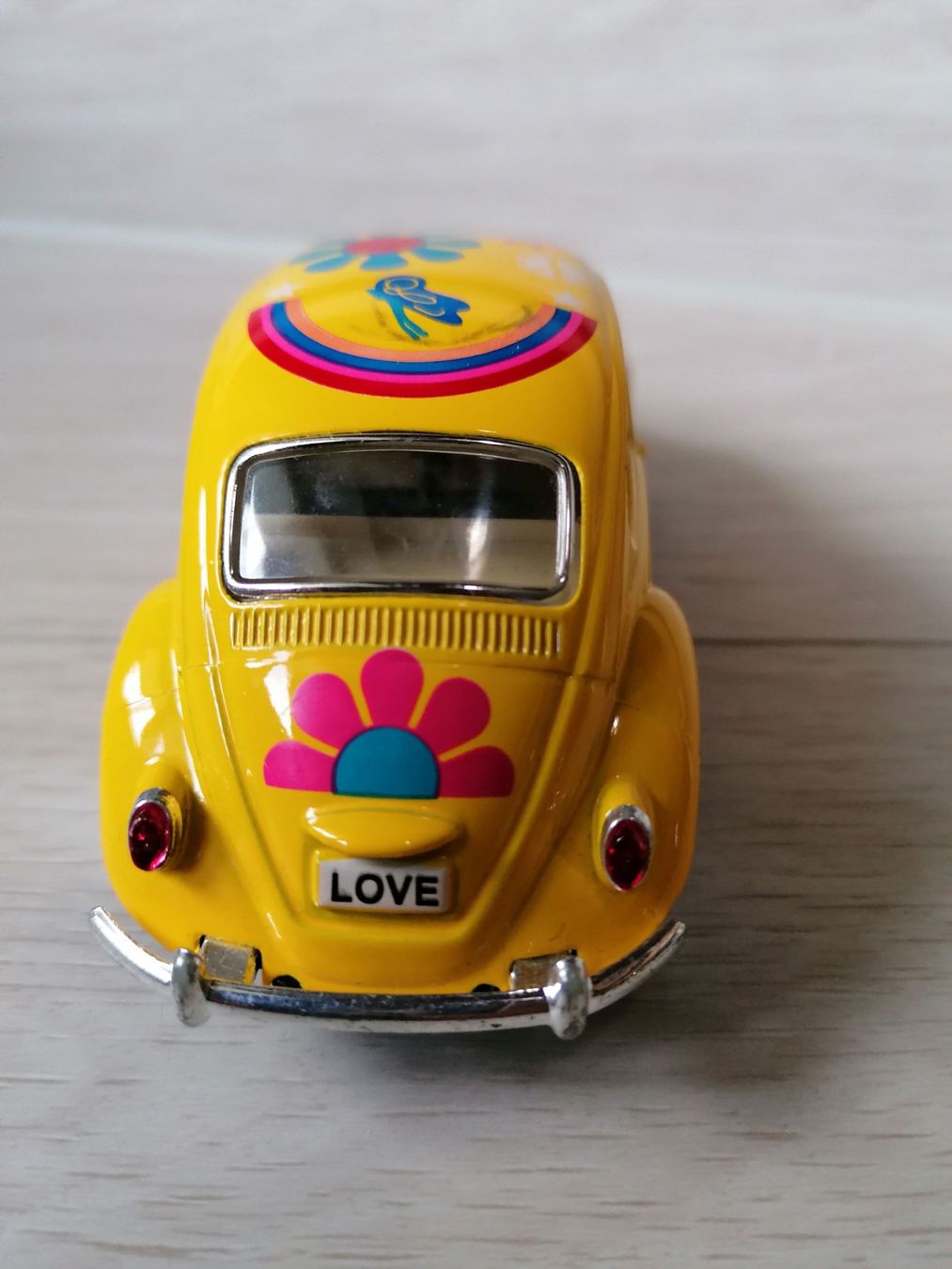 Volkswagen Modellini d'auto: Modellauto VW Käfer Classical Beetle 1967 Hippie Style 1:32 – Usato da Oberurnen venduto da mackrokodile 3