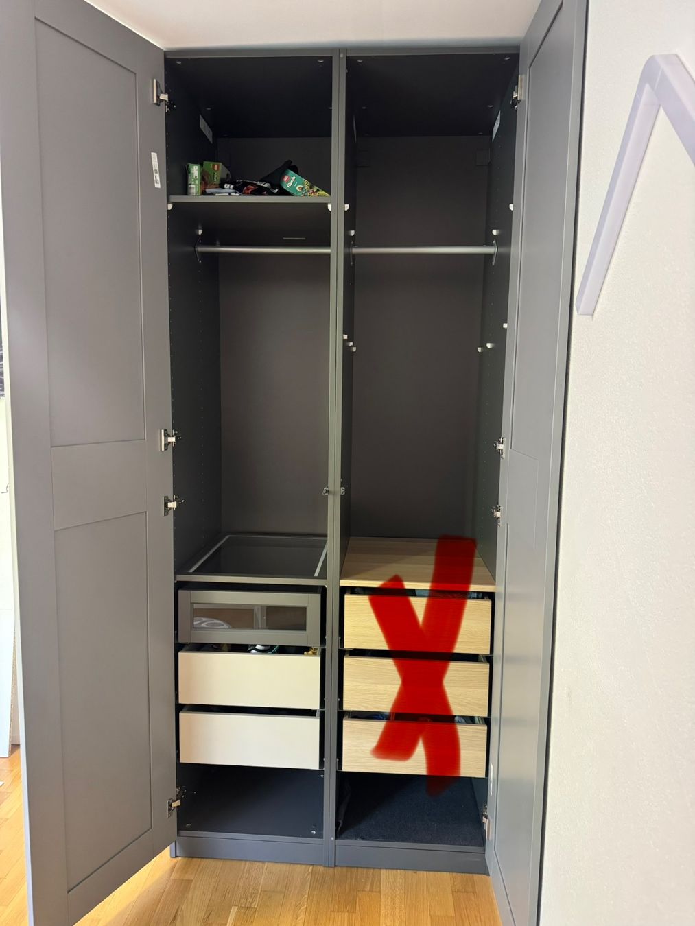 Armadi: Ikea Pax Kleiderschrank 100x 236cm – Usato da Oftringen venduto da Makeq 1