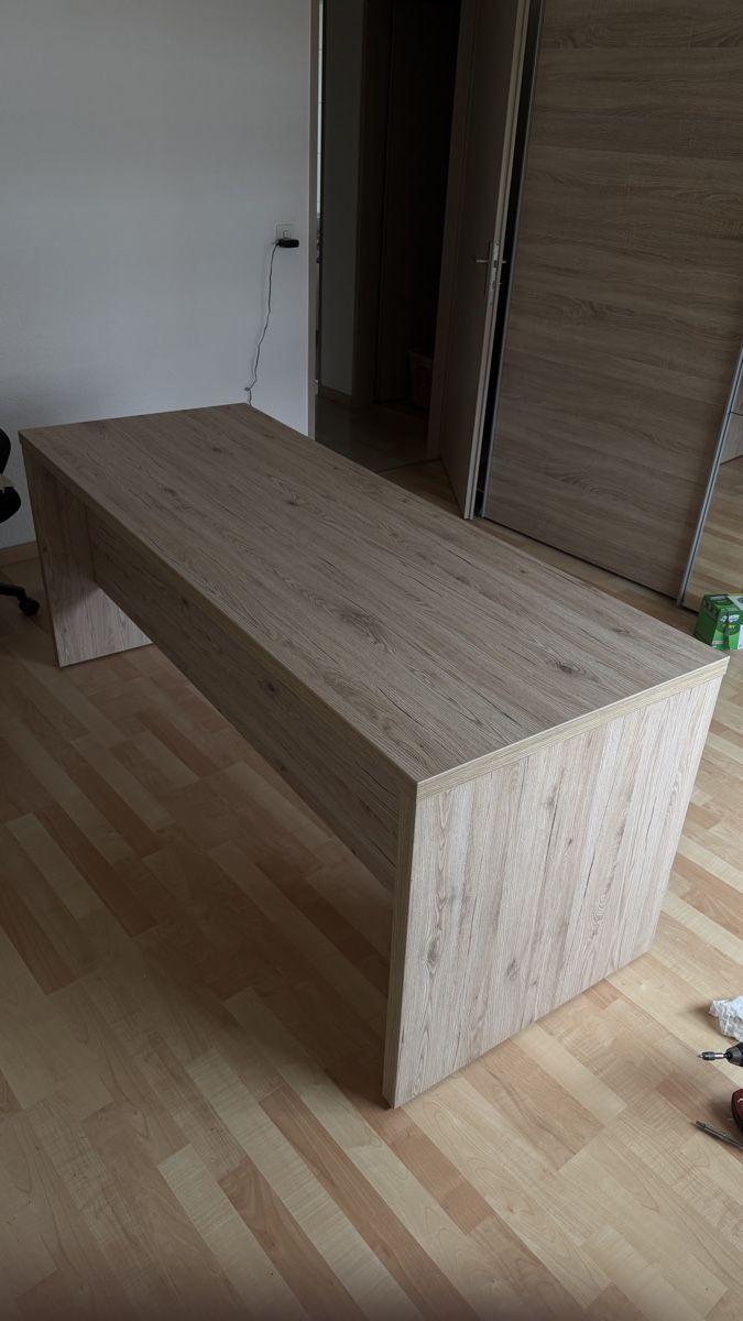 Schreibtische: Schreibtisch mit Korpus – Gebraucht aus Buchs AG von sadbec 2