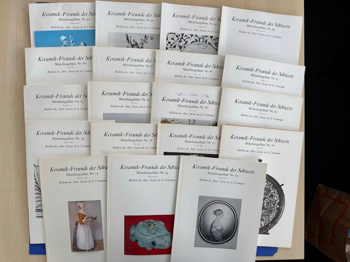 Libri: Keramik-Freunde der Schweiz. Mitteilungsblatt. 19 Nummern – Usato da Adliswil venduto da buch_und_kunst 1