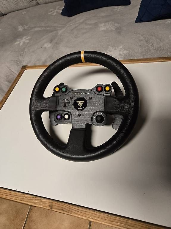 Thrustmaster Controller: Volant Thrustmaster TM leather 28GT – Usato da Poliez-le-Grand venduto da Lea_2wl5