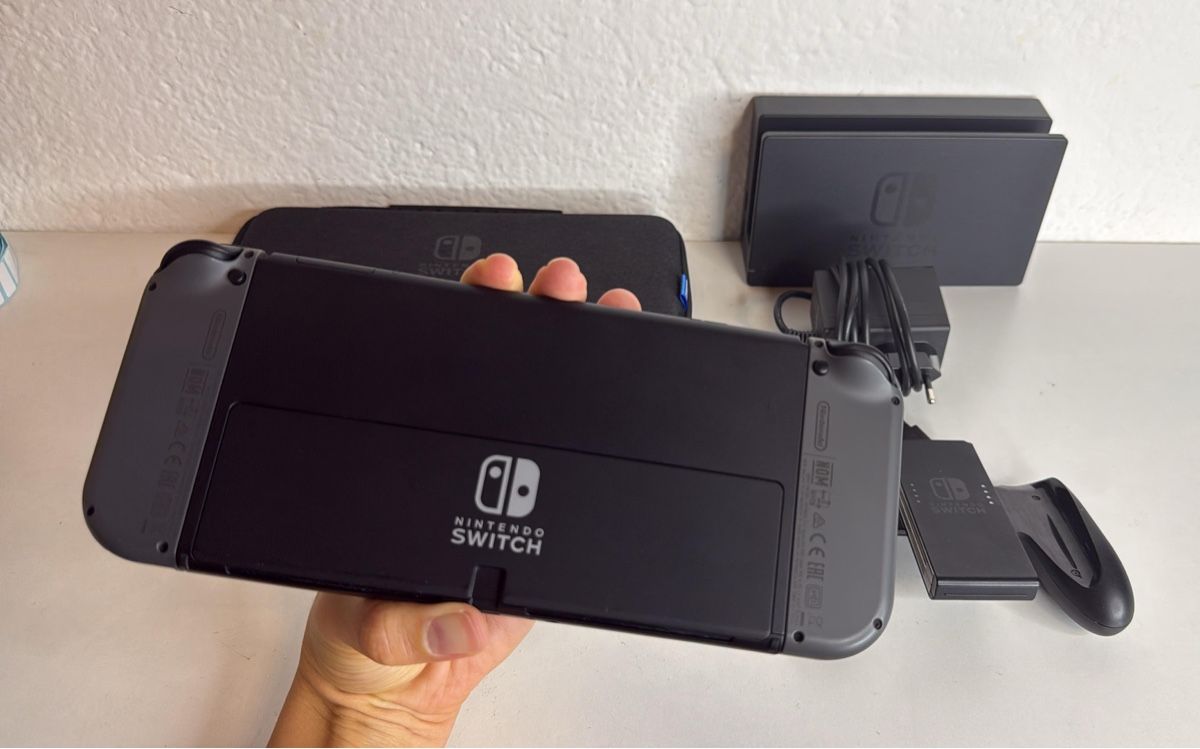 Nintendo Consoles: Nintendo Switch OLED Console Grey - with Accessories 🎮 – D'occasion à Ehrendingen par bubulence 2