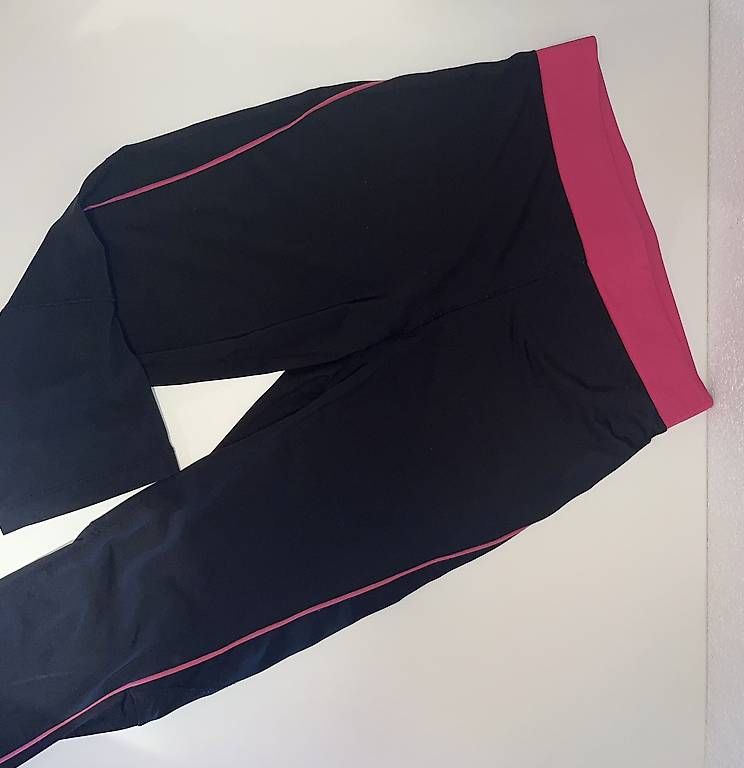 Strümpfe & Strumpfhosen: 3/4 Sportleggins – Neu (gemäss Beschreibung) aus Obersaxen von TaCaSales