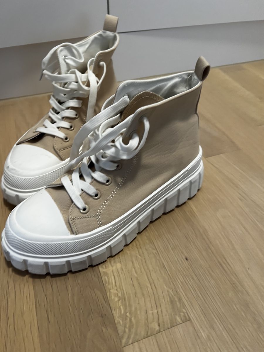 Chaussures femmes: Platteau Sneaker Beige – D'occasion à Rapperswil SG par Tiniva