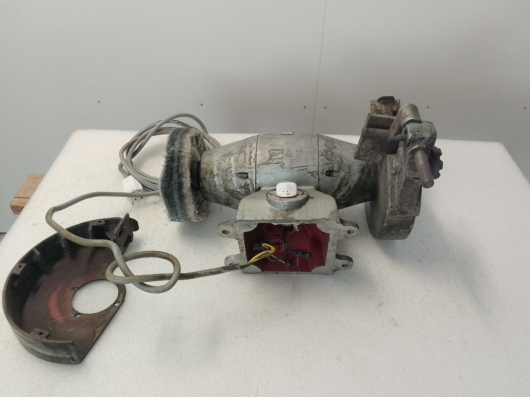 Tutte le macchine: Schleifbock mit Polieraufsatz gebraucht, 220V – Difettoso da Trubschachen venduto da Caddy8 8
