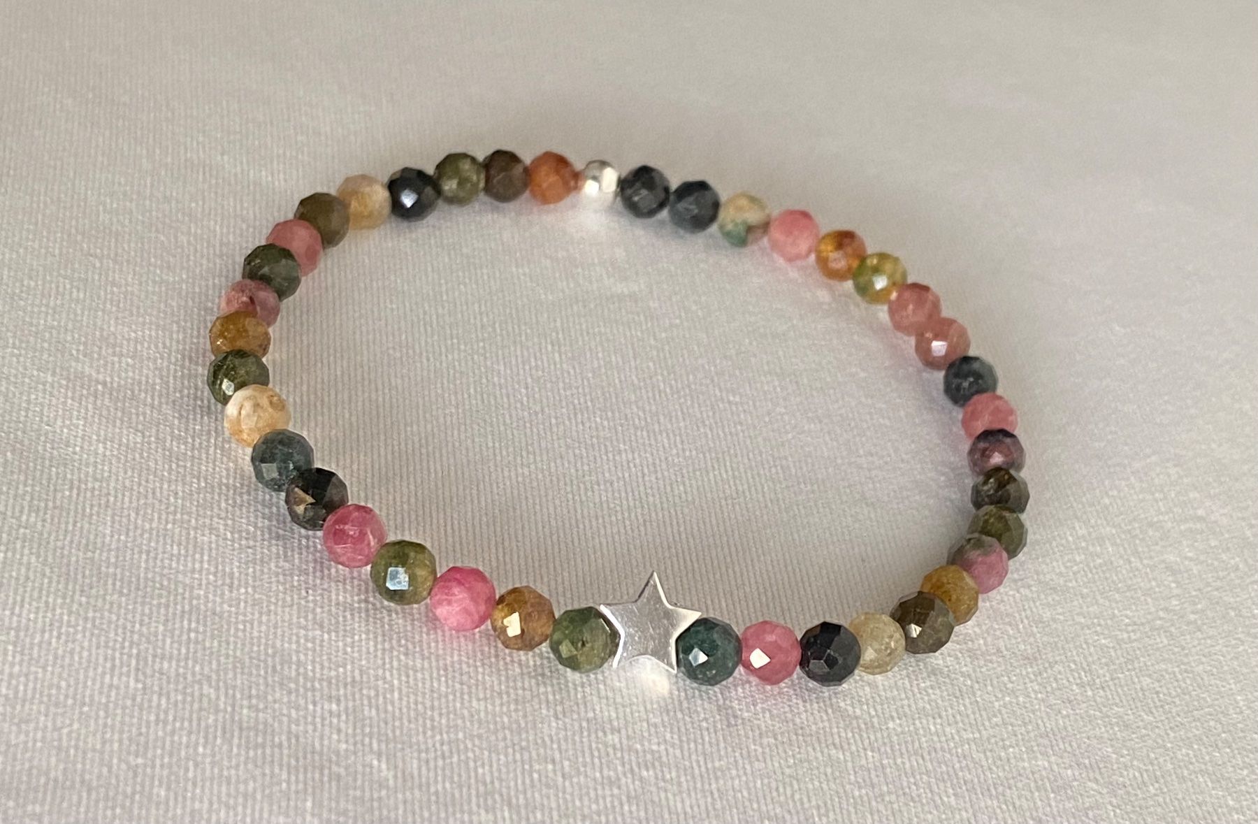 Bracciali & Braccialetti: Edelstein Armband Turmalin mit Silber auf Mass – Nuovo e nell'imballaggio originale da Zuzwil SG venduto da Lemliskat 1