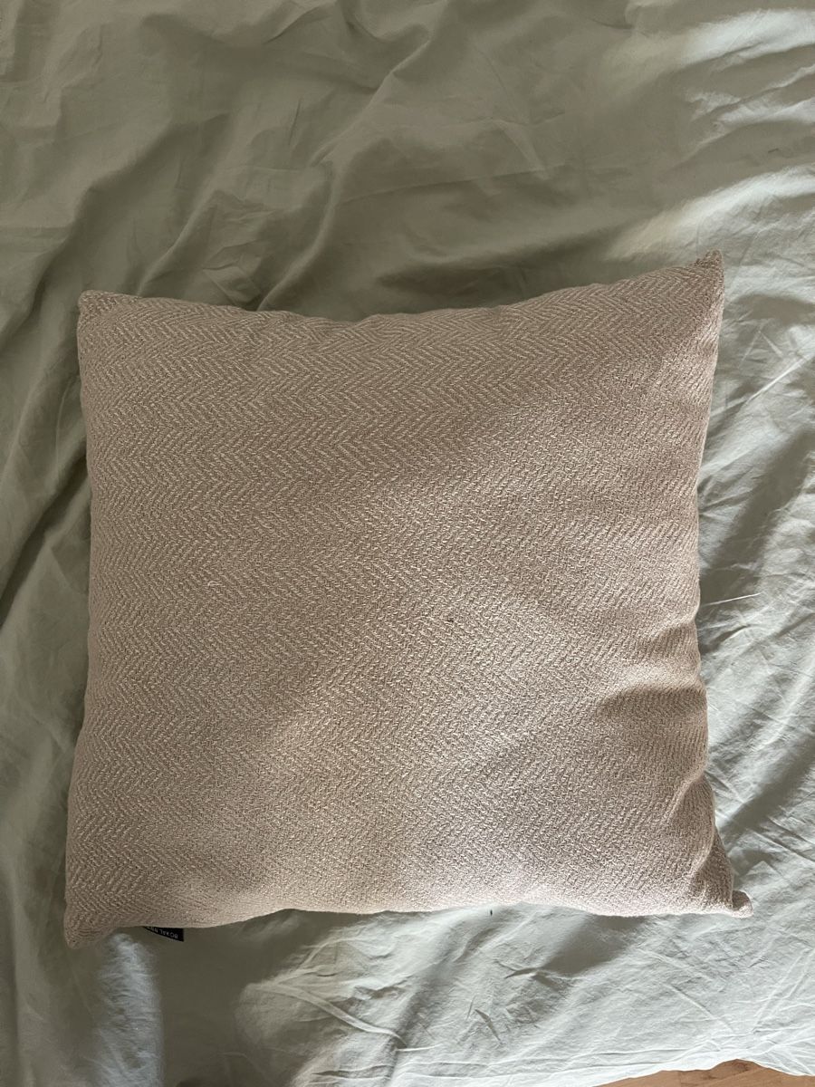 Pfister Cuscini: 1 kissen beige/white – Nuovo (secondo la descrizione) da Zürich venduto da flo_8x2x 2