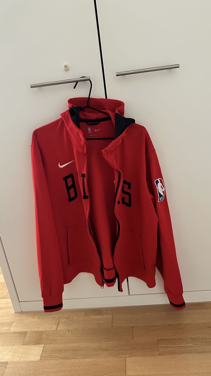Nike Jacken: Nike Chicago Bulls Sweatjacke – Neu (gemäss Beschreibung) aus Rümlang von Dripsale 1