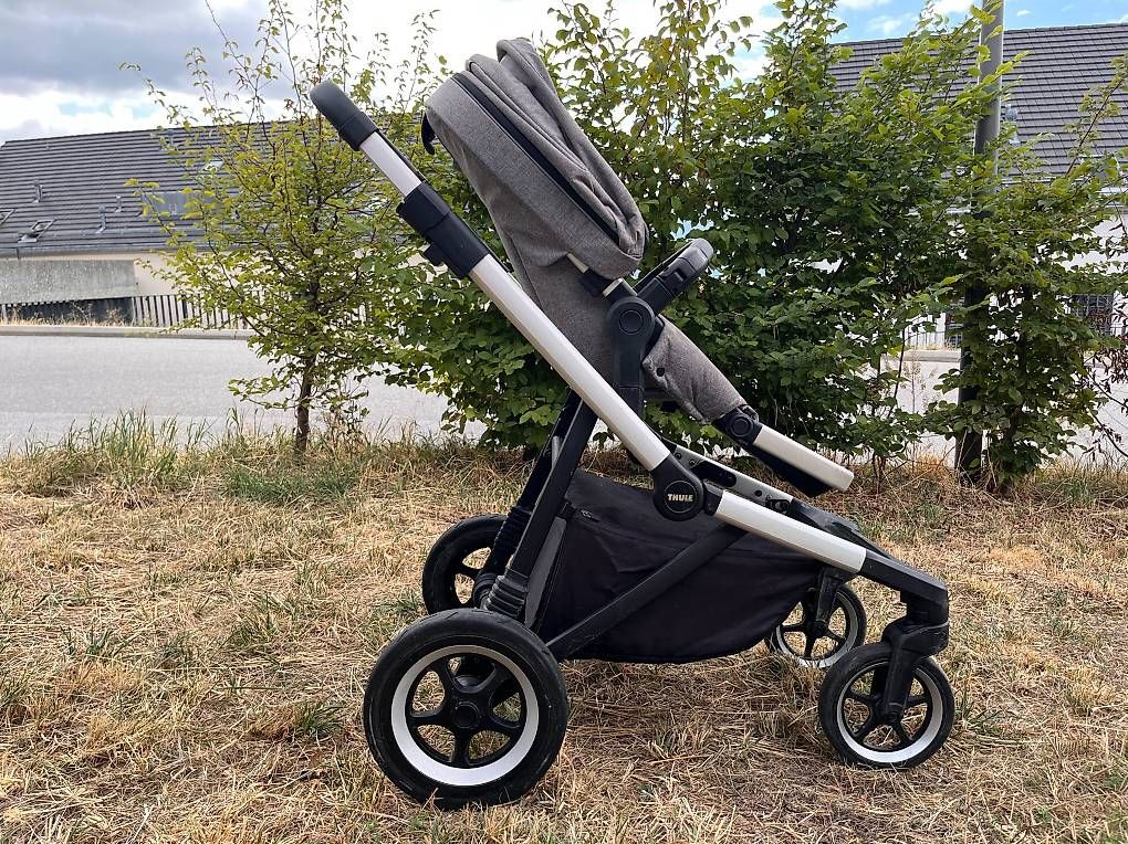 Thule Kinderwagen: Poussette Thule Sleek+bundle complet-tous les accessoires – Gebraucht aus Jongny von shark43 1