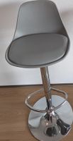 2 Barhocker grau höhenverstellbar guter Zustand