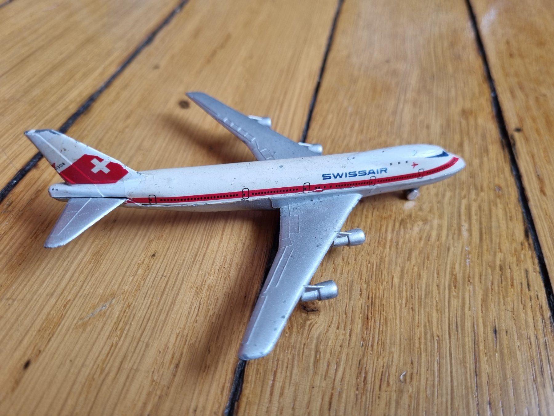 Swissair Modellbausätze & Standmodelle: Swissair Flugzeug Modell Boeing 747 – Gebraucht aus Schaffhausen von Leveron13 7